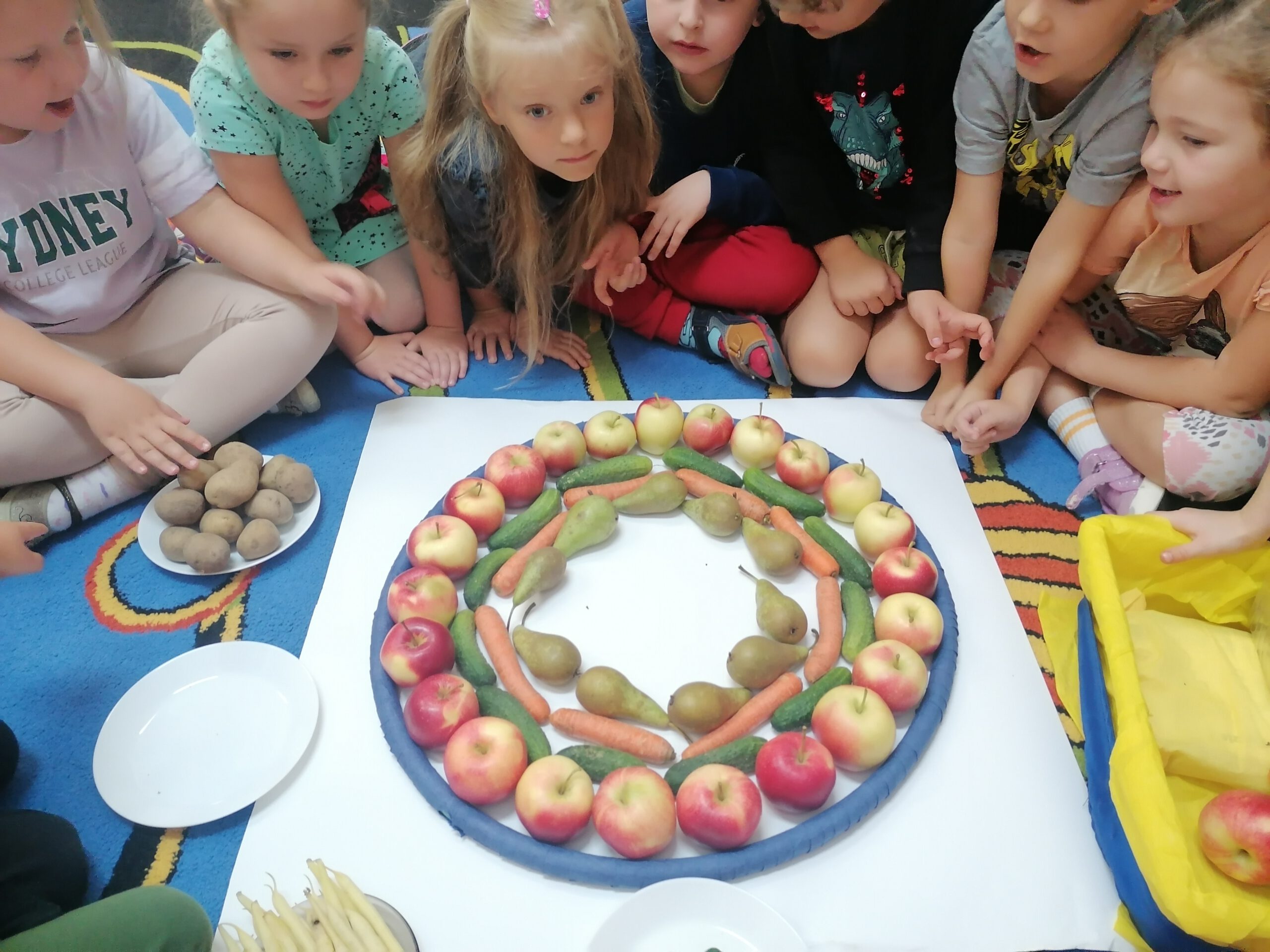 Mandala z owoców i warzyw.